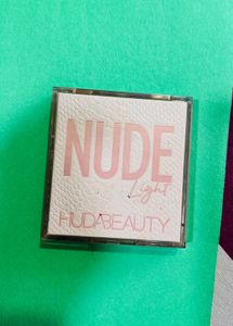 Huda Beauty Eye Shadow