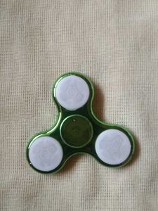 Cool Green &amp; White Spinner Toy