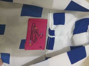 Chic Square Print Top