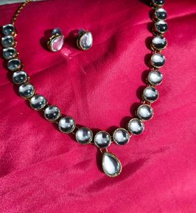 Stunning Necklace &amp; Earring Set