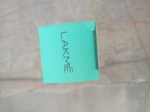 Lakme Absolute Setting Spray