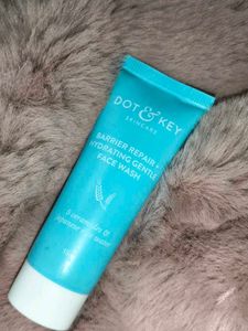 DOT & KEY Barrier Repair Face Wash