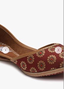 brand new Burgundy Floral Juttis - Size 7