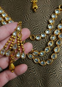 Haar Set With Earrings And Maang Tika