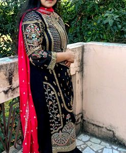 Elegant Black Kurta Set with Intricate Gold Embroi