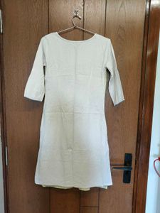 Green &amp; White Printed Kurta by Rangmanch