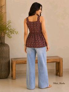 Maroon printed sleeveless short kurti