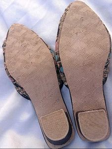 Floral Embroidered sandal 👡