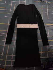 Chic Knit Dress with Contrast Stripe