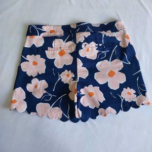 Isaac Mizrahi Floral Scallop Shorts 🌷