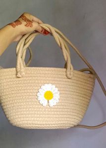 Cute Daisy Straw Tote Bag