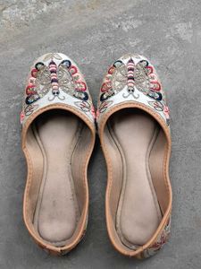 Embroidered Butterfly Juttis