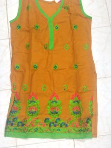 Embroidered Sleeveless Kurta