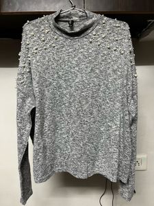 Gray Pearl Embellished Sweater🩶🩶