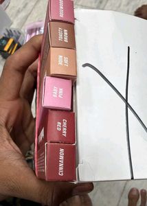 Huda Beauty Lip Contour