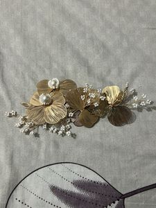 Golden Floral Hair Clip