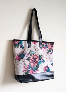 ➕️Free Pouch 🆕️ Flower Print With Leather Purse