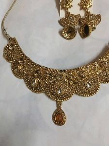 Exquisite Gold-Tone Necklace &amp; Earring Set