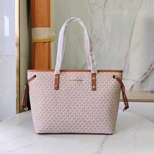 MICHAEL KORS JET SET LARGE TOTE BAG