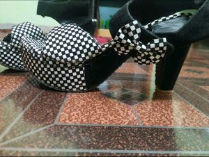 Chic Checkered Platform Heels with Bow Accent