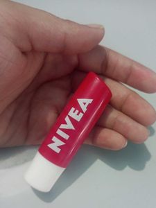 NIVEA Cherry Shine Lip Balm