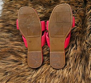 Trendy Pink Knot Slides