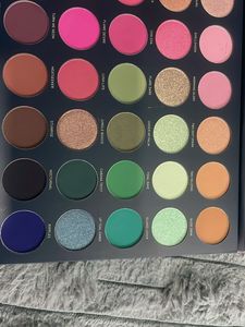 Vivid Eyeshadow Palette