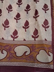 Beautiful Paisley Print Saree