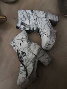 take free for coins - white painted boots used