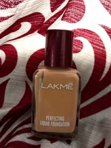 Lakme Foundation (Natural Shell)