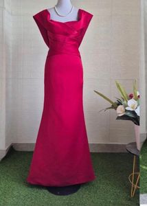 Elegant Red Gown - Perfect for Special Occasions