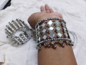 Mirror cuff and kundan floral choker set✨