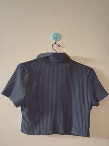 H&amp;M Ribbed Zip Neck Cropped Top