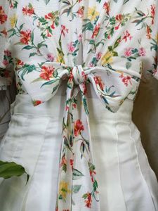 Floral Print Tie-Front Crop Top