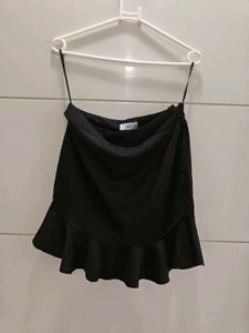 kazo Chic Black Ruffled Mini Skirt