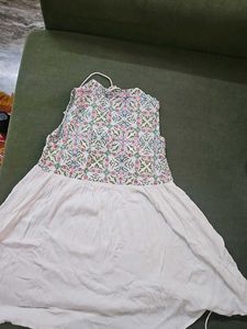 Boho Floral Embroidered V-Neck Sleeveless Top
