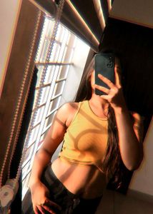 Yellow Crop Top - Trendy!💛✨