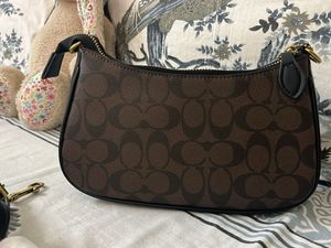 Coach Replica Teri Shoulder bag
