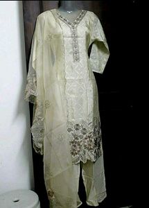 Elegant Cream Embroidered Kurta Set 30-32 size