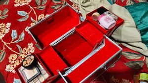 Red Makeup Kit