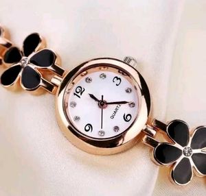 Charming Floral Bracelet Watch