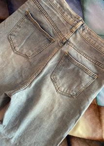denim light blue jeans  model 5’7