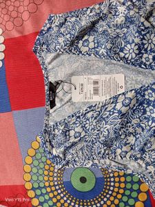 Chic Blue Floral Ruched Crop Top