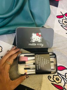 Hello Kitty Makeup Brush Set