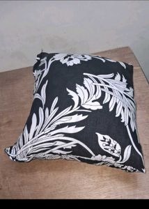 Vintage Black &amp; White Floral Pillow takiya