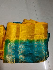 Soft Pattu Saree With Unstitched Blouse Piece