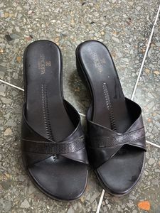 Formal black slippers
