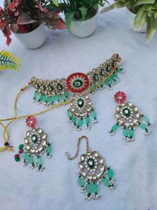 Elegant Kundan Choker Necklace Set