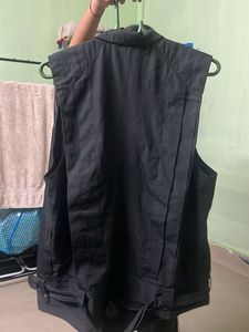 Sleek Black Sleeveless Blazer Vest