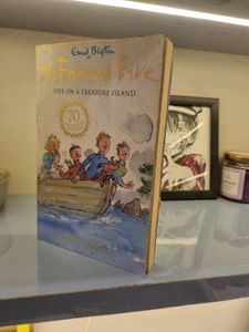 The Famous Five: Treasure Island